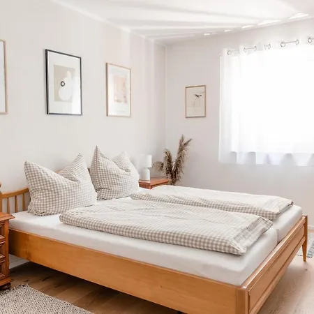 Ferienwohnung'akazie' Mit Terrasse Auf Dem Bodanrueck Appartement Radolfzell am Bodensee